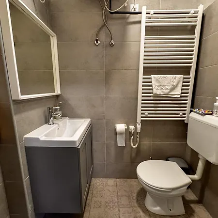 Cozy Modern * Ντέμπρετσεν