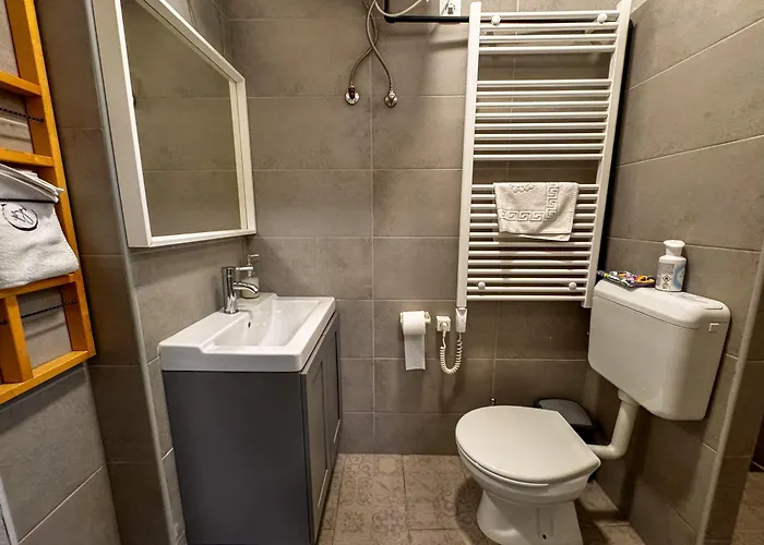 Cozy Modern * Debreczyn